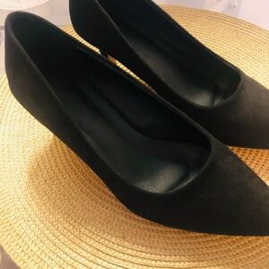 Kitten Heel pointy black suede 7
